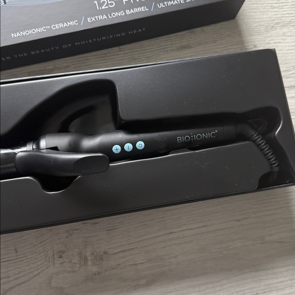 Bio Ionic Black Long Barrel Styler Curling Iron - Picture 4 of 4